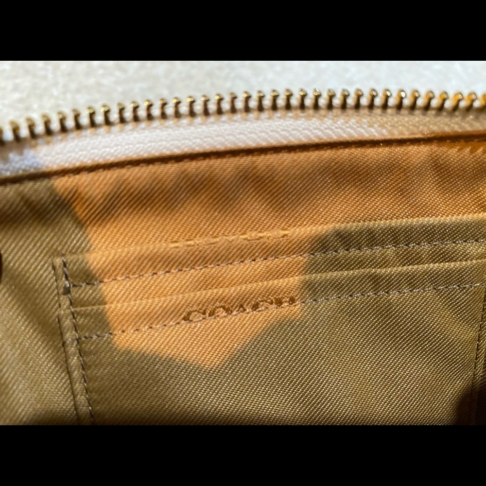 COACH
Crossbody with Patchwork Tea Rose - Picture 9 of 12
